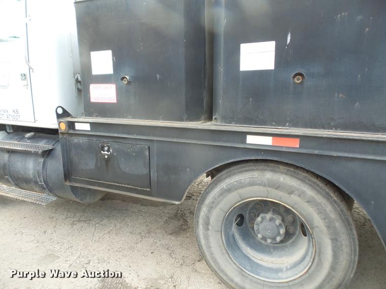 image for item DA6254 1999 International 8100 service truck