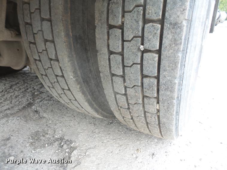 image for item DA6254 1999 International 8100 service truck