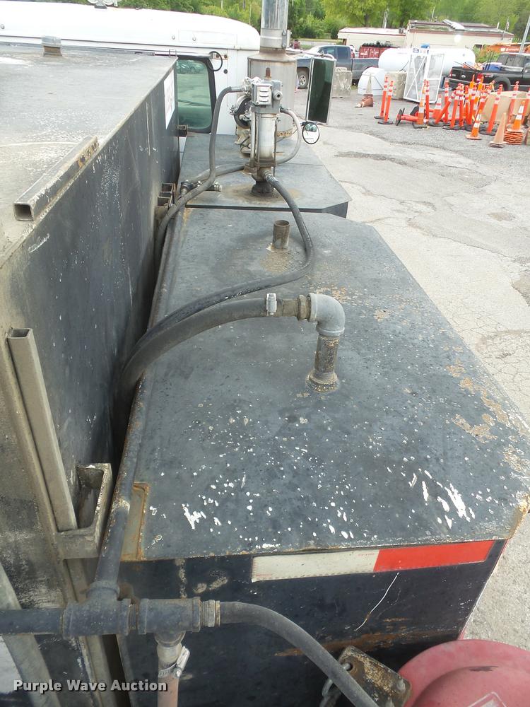 image for item DA6254 1999 International 8100 service truck