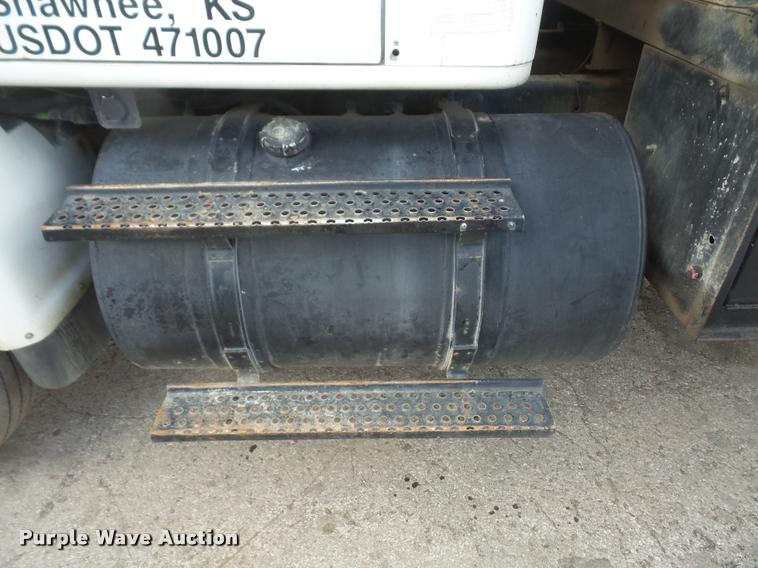 image for item DA6254 1999 International 8100 service truck