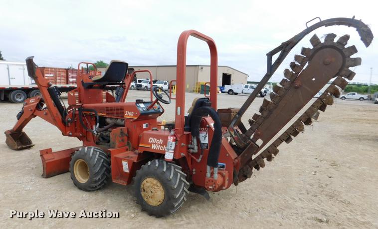 image for item DA6284 2001 Ditch Witch 3700 trencher