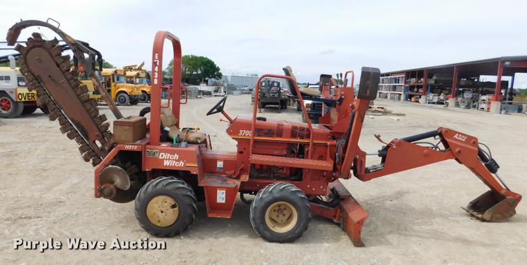 image for item DA6284 2001 Ditch Witch 3700 trencher