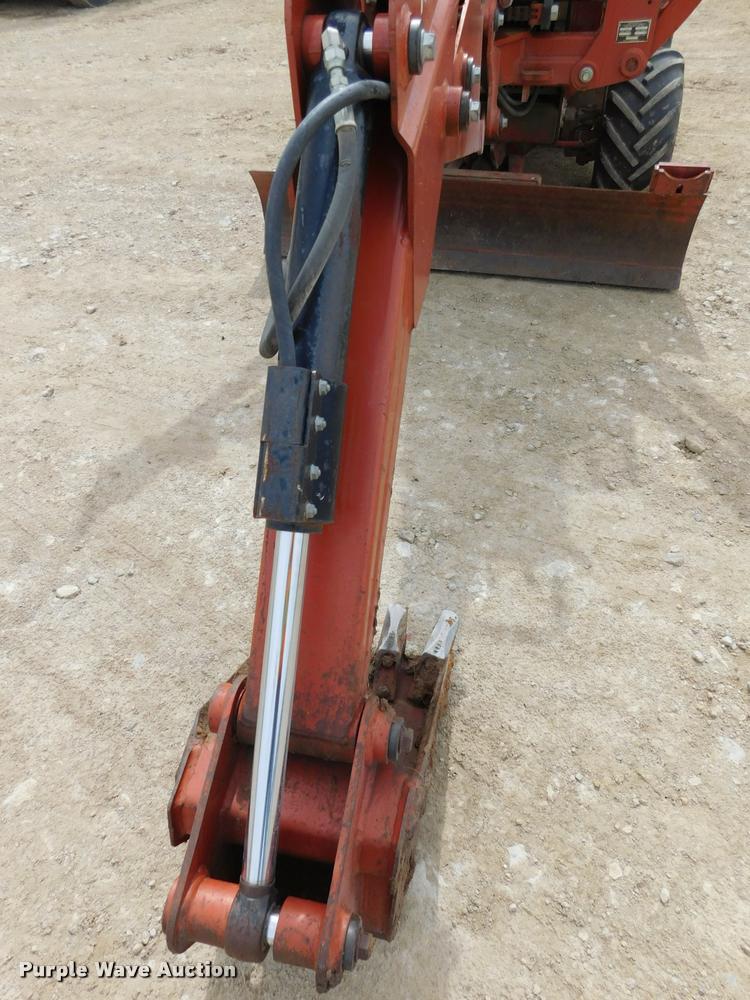 image for item DA6284 2001 Ditch Witch 3700 trencher
