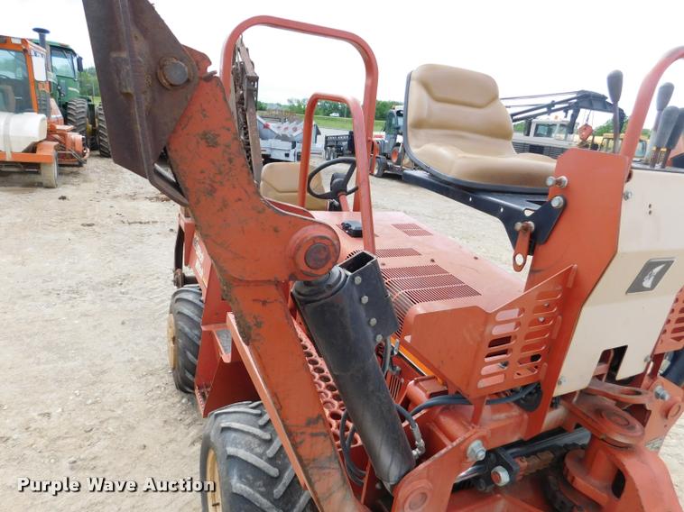 image for item DA6284 2001 Ditch Witch 3700 trencher