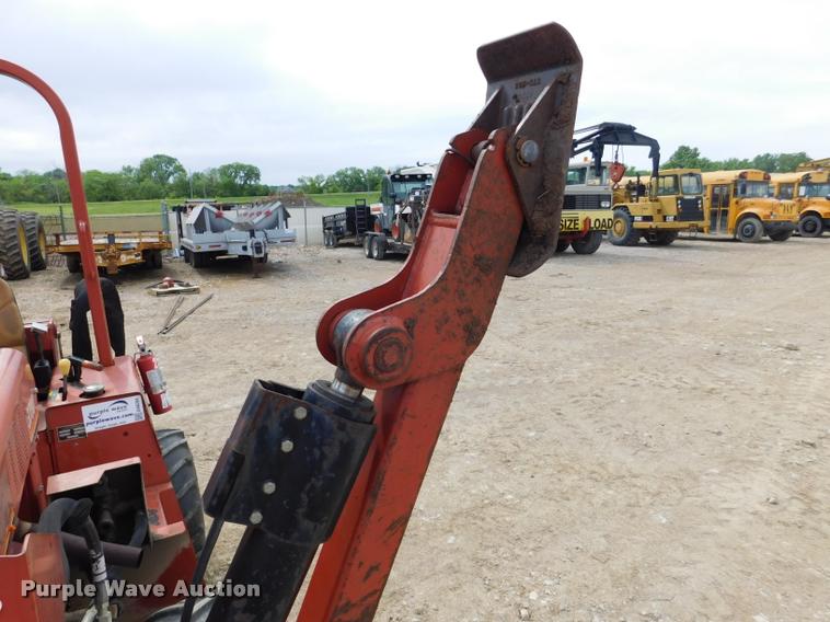 image for item DA6284 2001 Ditch Witch 3700 trencher