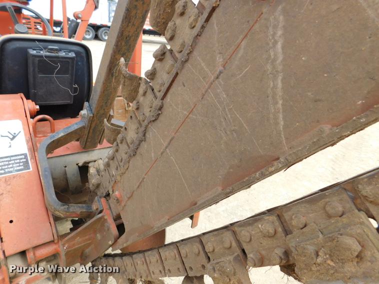image for item DA6284 2001 Ditch Witch 3700 trencher
