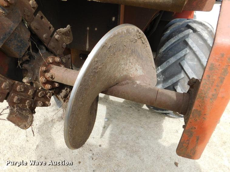image for item DA6284 2001 Ditch Witch 3700 trencher