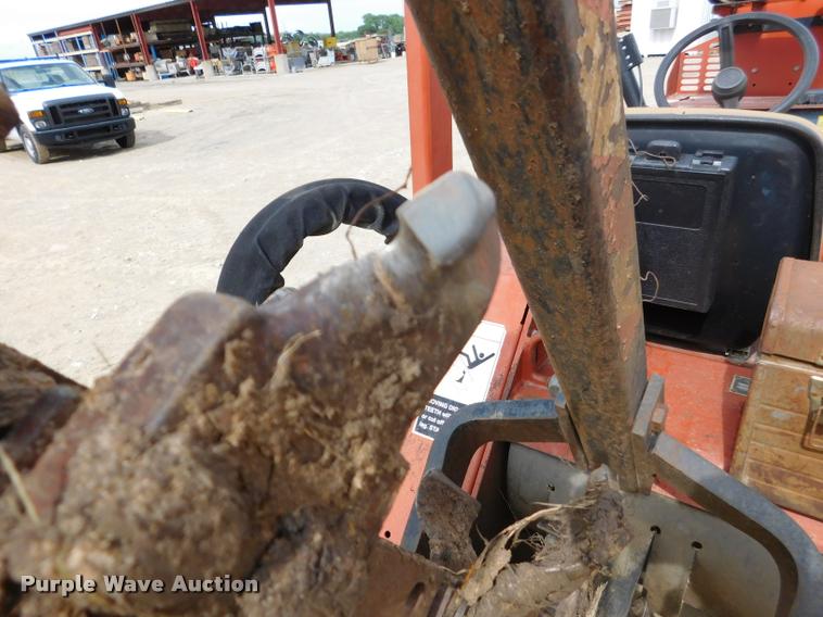 image for item DA6284 2001 Ditch Witch 3700 trencher
