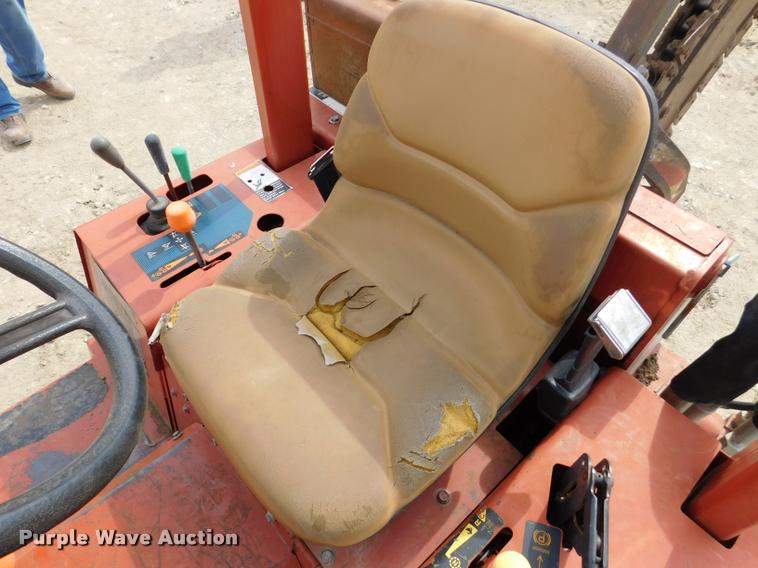 image for item DA6284 2001 Ditch Witch 3700 trencher