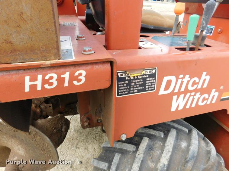 image for item DA6284 2001 Ditch Witch 3700 trencher