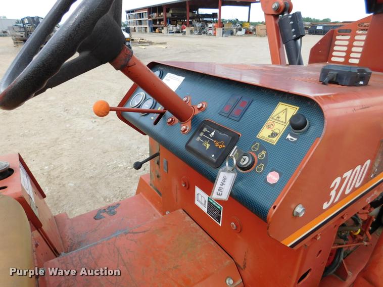 image for item DA6284 2001 Ditch Witch 3700 trencher