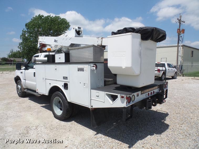 image for item DA6315 2001 Ford F550 Super Duty bucket truck