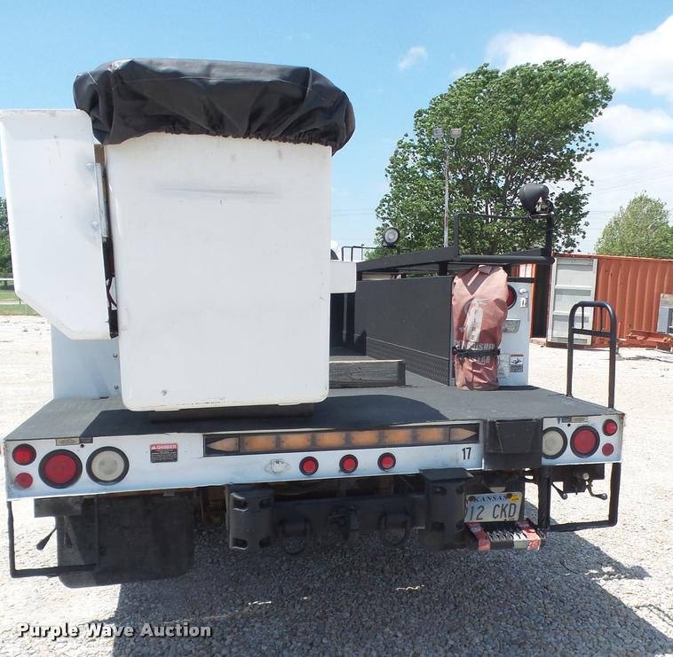 image for item DA6315 2001 Ford F550 Super Duty bucket truck