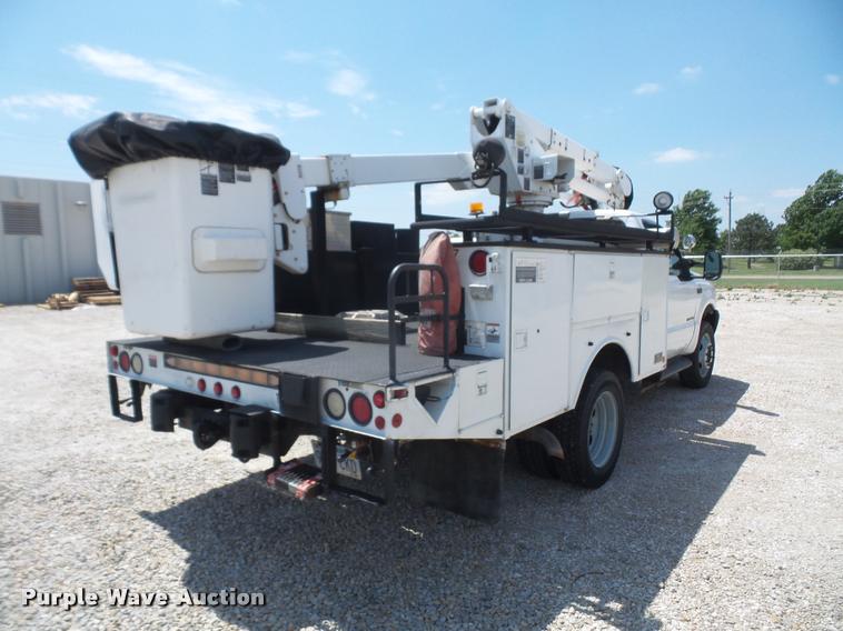 image for item DA6315 2001 Ford F550 Super Duty bucket truck
