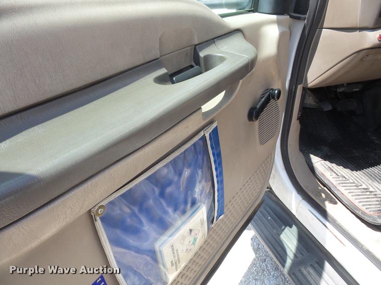 image for item DA6315 2001 Ford F550 Super Duty bucket truck