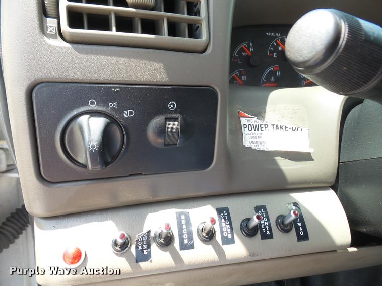 image for item DA6315 2001 Ford F550 Super Duty bucket truck