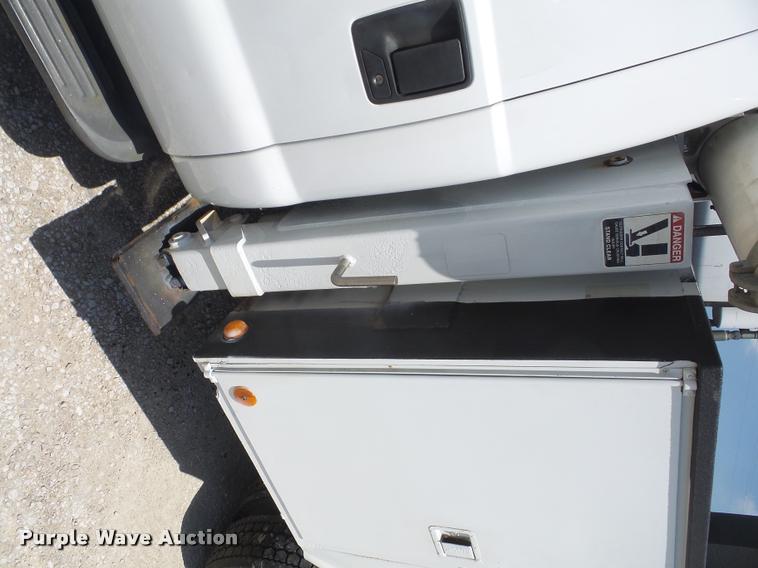 image for item DA6315 2001 Ford F550 Super Duty bucket truck