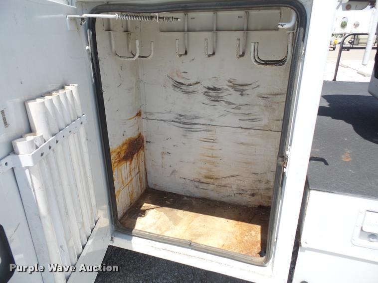 image for item DA6315 2001 Ford F550 Super Duty bucket truck