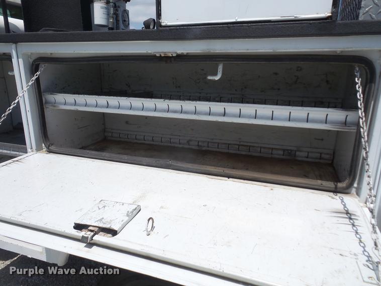 image for item DA6315 2001 Ford F550 Super Duty bucket truck