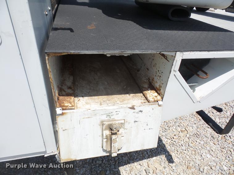 image for item DA6315 2001 Ford F550 Super Duty bucket truck