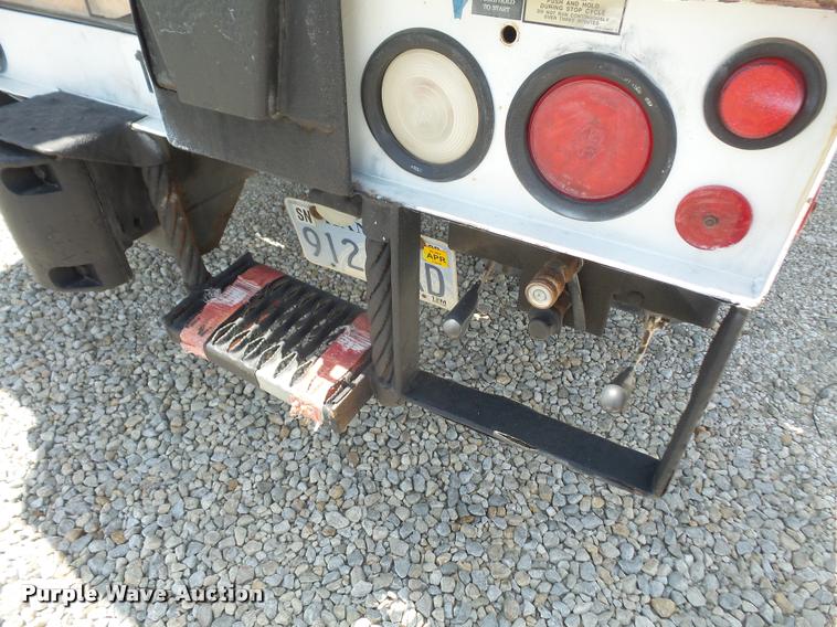 image for item DA6315 2001 Ford F550 Super Duty bucket truck