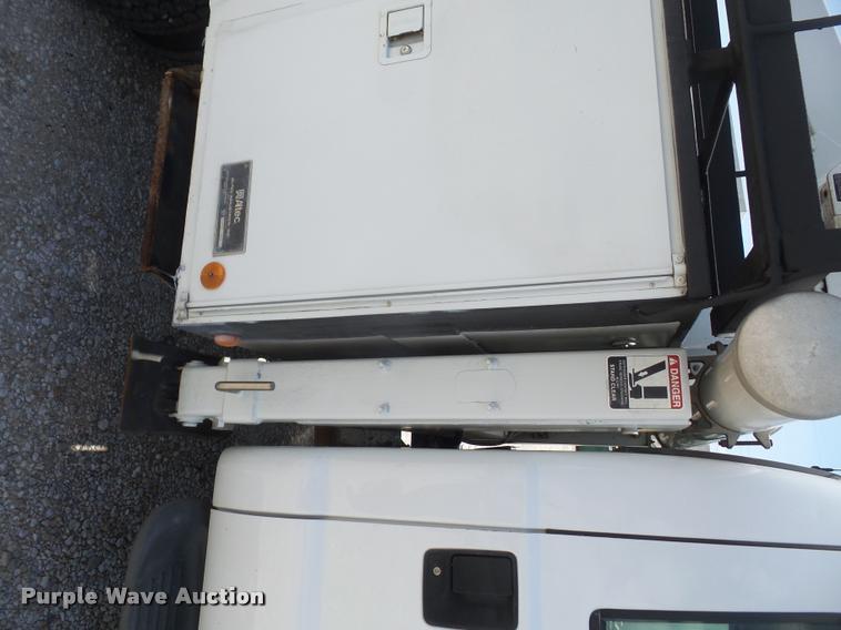 image for item DA6315 2001 Ford F550 Super Duty bucket truck