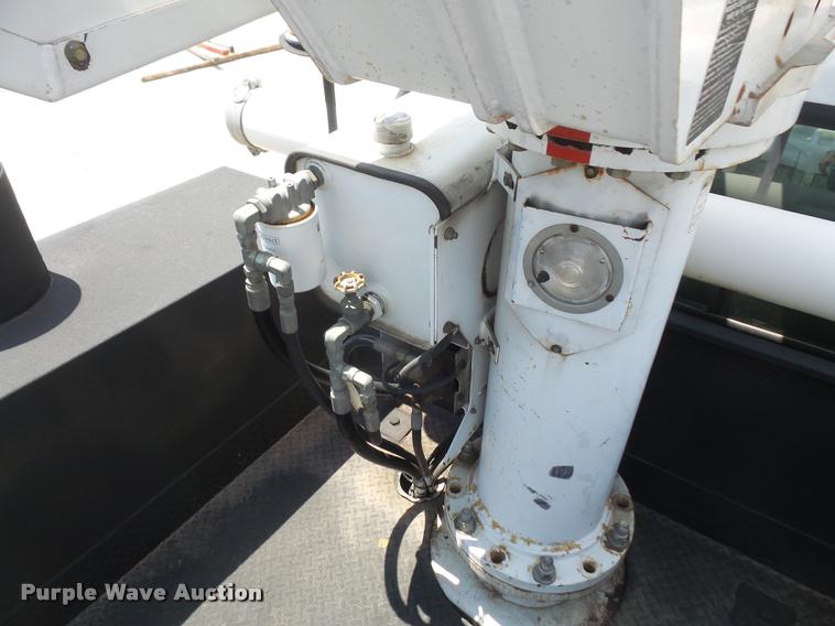 image for item DA6315 2001 Ford F550 Super Duty bucket truck