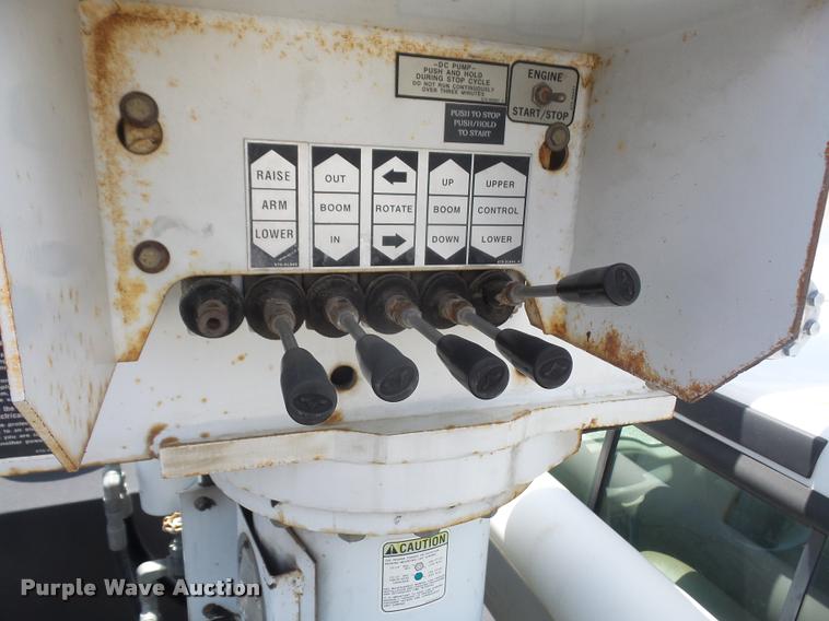 image for item DA6315 2001 Ford F550 Super Duty bucket truck