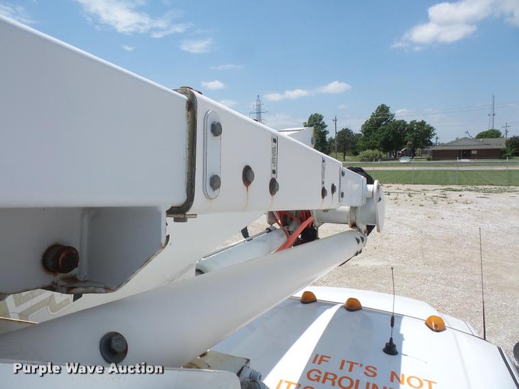 image for item DA6315 2001 Ford F550 Super Duty bucket truck