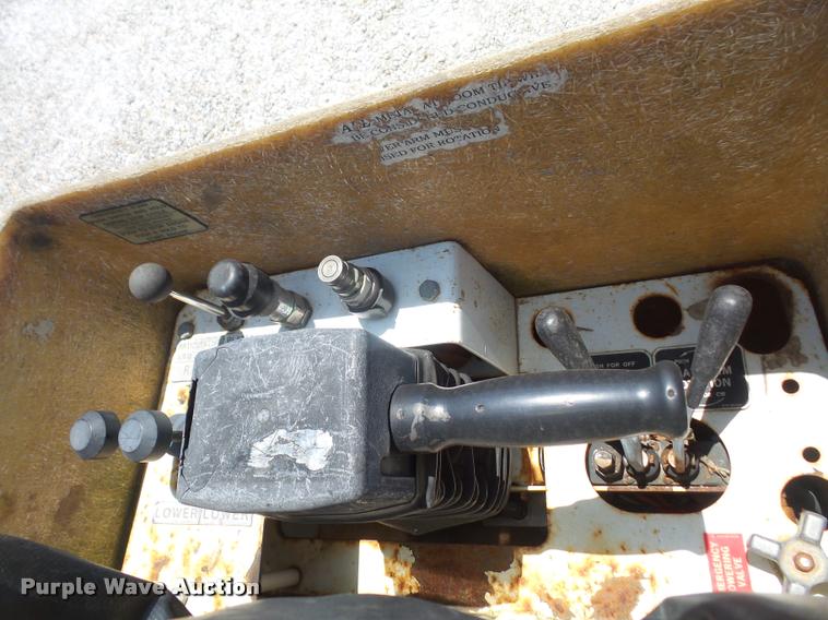 image for item DA6315 2001 Ford F550 Super Duty bucket truck