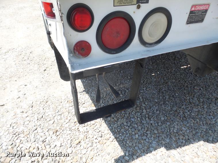 image for item DA6315 2001 Ford F550 Super Duty bucket truck