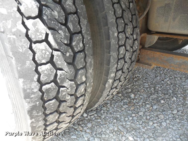 image for item DA6315 2001 Ford F550 Super Duty bucket truck