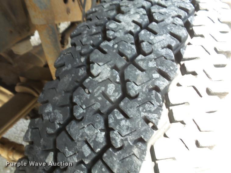 image for item DA6315 2001 Ford F550 Super Duty bucket truck