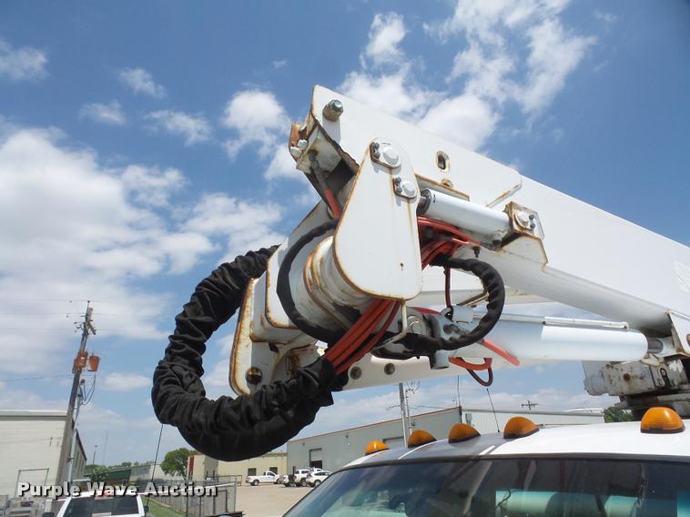 image for item DA6315 2001 Ford F550 Super Duty bucket truck