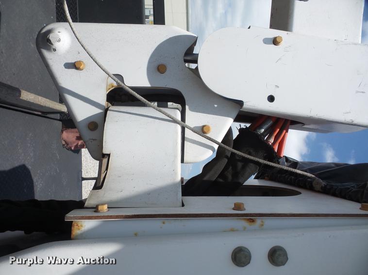 image for item DA6315 2001 Ford F550 Super Duty bucket truck