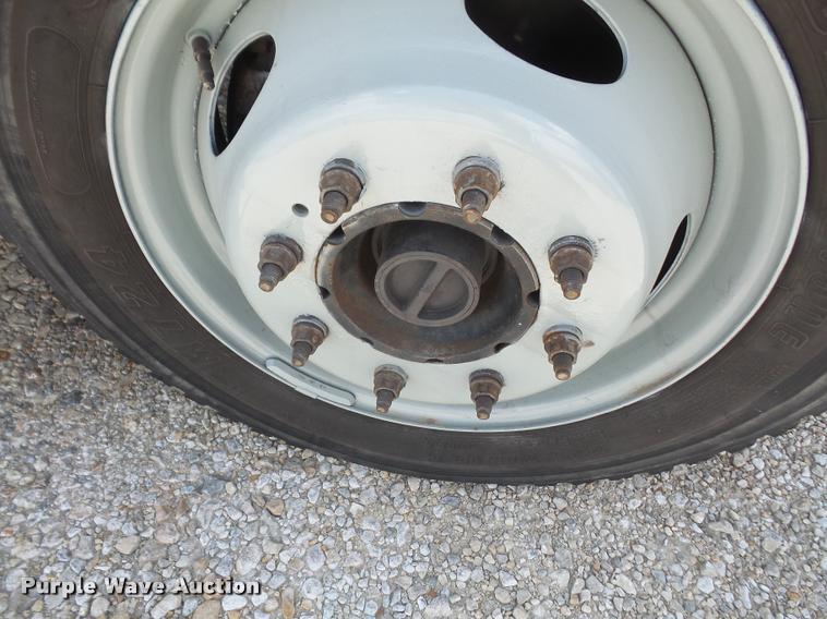 image for item DA6315 2001 Ford F550 Super Duty bucket truck