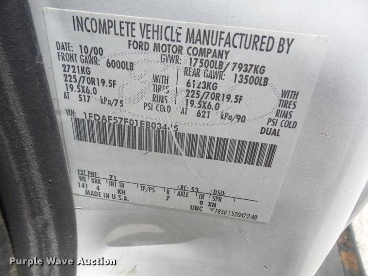 image for item DA6315 2001 Ford F550 Super Duty bucket truck