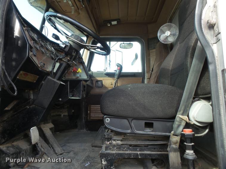 image for item DA6331 1989 Peterbilt 379 dump truck