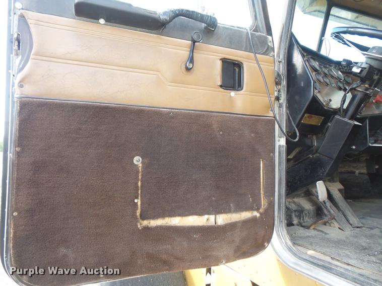 image for item DA6331 1989 Peterbilt 379 dump truck