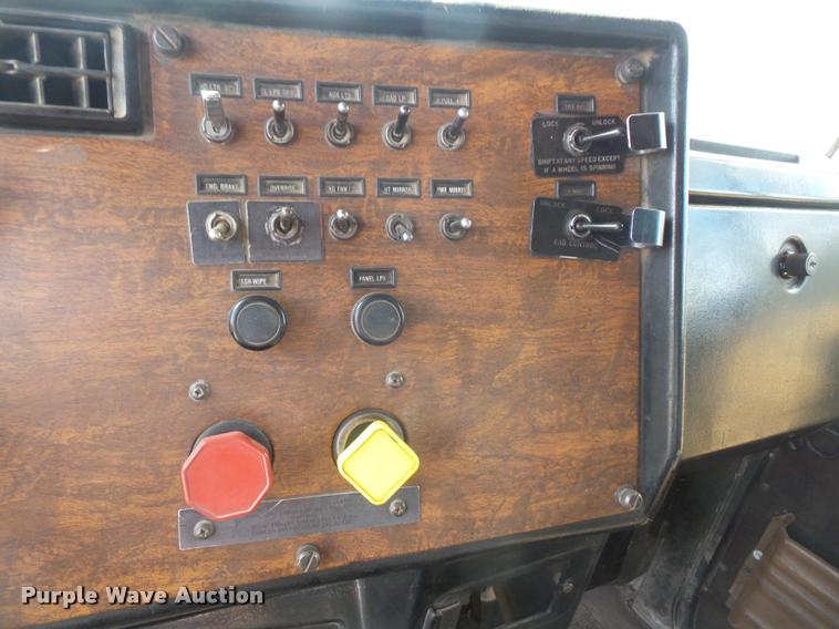 image for item DA6331 1989 Peterbilt 379 dump truck