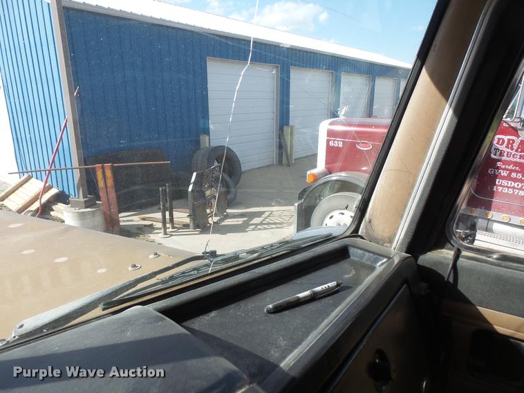 image for item DA6331 1989 Peterbilt 379 dump truck