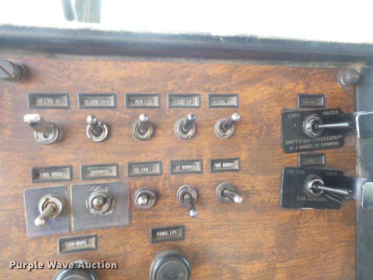 image for item DA6331 1989 Peterbilt 379 dump truck