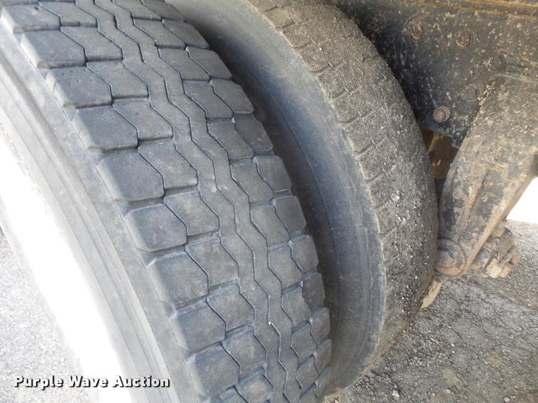 image for item DA6331 1989 Peterbilt 379 dump truck