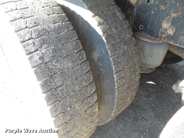 image for item DA6331 1989 Peterbilt 379 dump truck