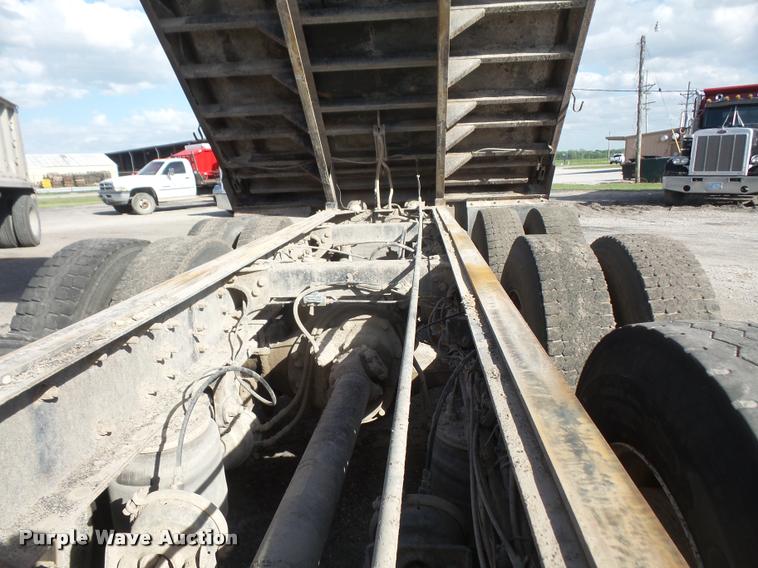 image for item DA6331 1989 Peterbilt 379 dump truck