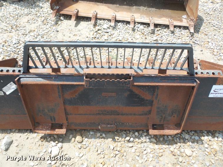 image for item DA8245 Caterpillar skid steer bucket