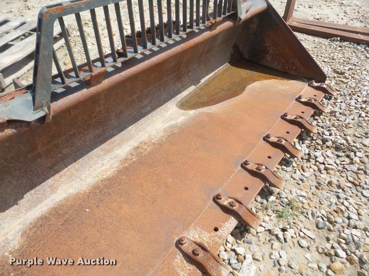 image for item DA8245 Caterpillar skid steer bucket