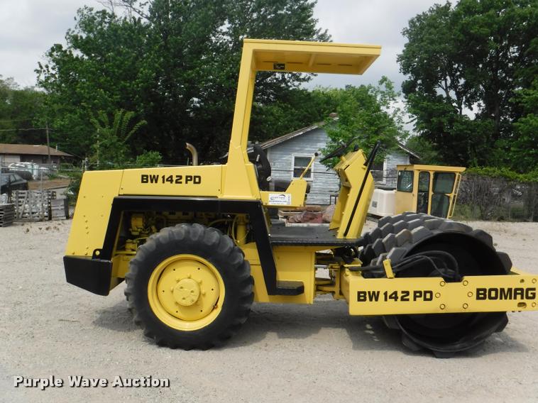 image for item DB3937 1985 Bomag BW142PD vibratory single drum roller