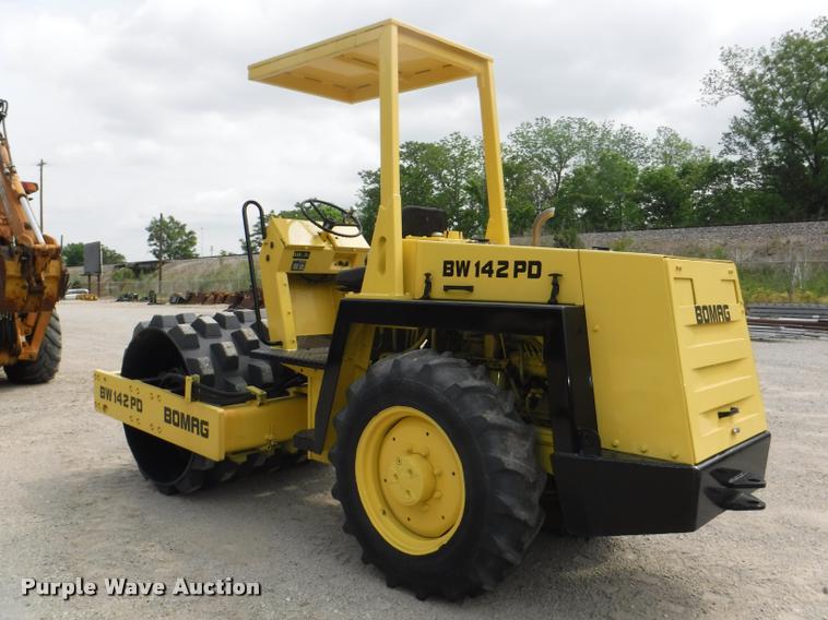 image for item DB3937 1985 Bomag BW142PD vibratory single drum roller