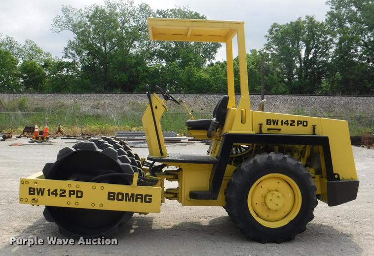 image for item DB3937 1985 Bomag BW142PD vibratory single drum roller